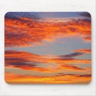 Hintergrund des bunten Himmels. Mousepad