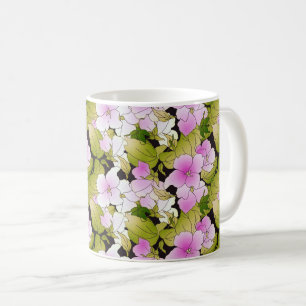 Hintergrund des rosafarbenen, grünen Blumenmusters Kaffeetasse