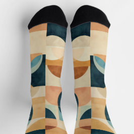 Hintergrund geometrischer Formen in Blues und Brau Socken