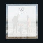 Hintergrund Ihres Fotos | Custom Monogram Notizblock<br><div class="desc">Ein individuelles Notizblock,  das Ihr Lieblings-Foto im Hintergrund mit einem Namen und beschädigten Monogramm in Richtung unten zeigt.</div>