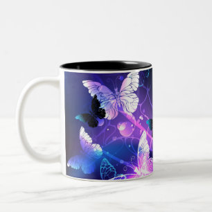 Hintergrund mit Nachtschmetterlingen Zweifarbige Tasse