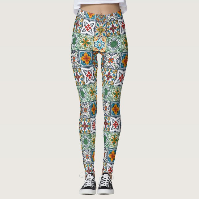 Hintergrundspuren/Talavera-inspirierte Fliesen Leggings (Vorderseite)