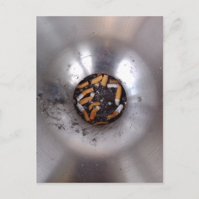 Hintern der Zigarette in Silver Smokers Ashtray, F Postkarte (Vorderseite)