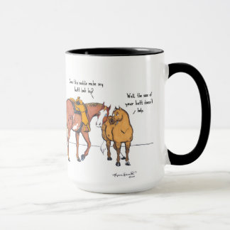 Hintern schaut große Tasse