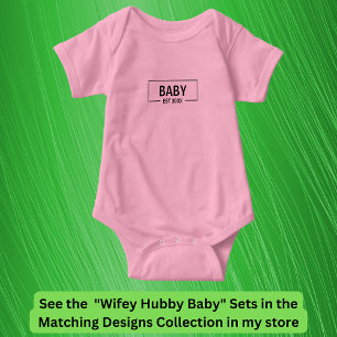 Hinzufügen von "Jahr ändern" Text Baby, Matches Hu Baby Strampler