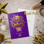 Hinzufügen von Logos Lila Geschenke Fireworks Busi Folieneinladung<br><div class="desc">Die Happy Birthday Flat Card ist eine der besten Adressen für Geschäftsleute. Stilvolles Design mit echten Goldfolienfeuerwerken mit handgeschriebenem Happy Birthday Text aus einer geöffneten Aquarellfarbe lila Geschenkboxen mit Goldbogen. Dieser Bogen ist ein flacher Farbdruck und keine echte Goldfolie wie die anderen Goldelemente. Ersetzen Sie das Logo hier mit Ihrem...</div>