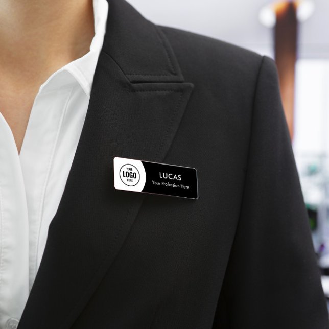 Hinzufügen von Logos Modern Simple Elegant Black M Namensschild (Von Creator hochgeladen)