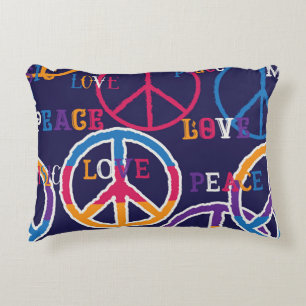 Hippie-Frieden: Lebendiges Symboldesign. Dekokissen