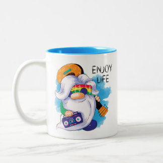 Hippie Gnome: Genießen Sie das Leben Zweifarbige Tasse