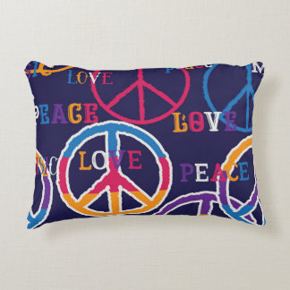 Hippie Peace: Lebhaftes Symboldesign. Dekokissen