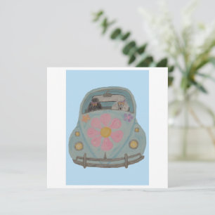 Hippie-Pudel in ihrem Flower Child-Liebesauto