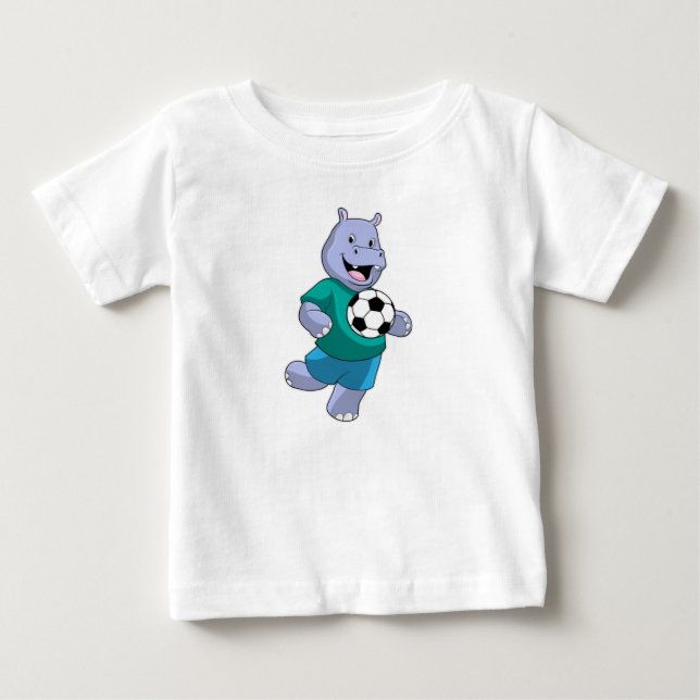 Hippo als Fußballspieler mit Fußball Baby T-shirt (Vorderseite)