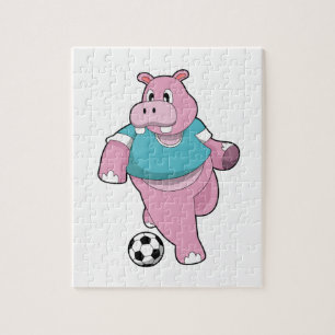 Hippo als Fußballspieler mit Fußball.PNG