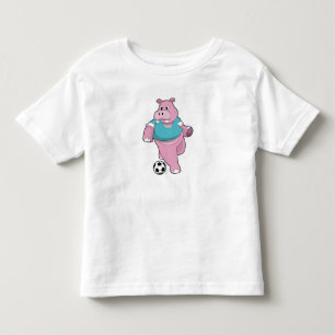 Hippo als Fußballspieler mit Fußball.PNG Kleinkind T-shirt