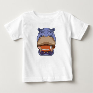 Hippo beim Fußballsport Baby T-shirt