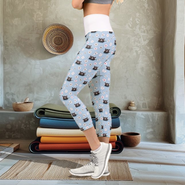 Hippopotamus White Lotus Blue Capri Leggings (Von Creator hochgeladen)