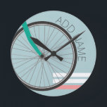 Hipster Fahrrad mit Individuelle Name Runde Wanduhr<br><div class="desc">Ein Retrozyklus mit blauem und aquamarinem Hintergrund. Wenn Sie Radfahrer oder Liebe sind,  das ist für Sie!</div>