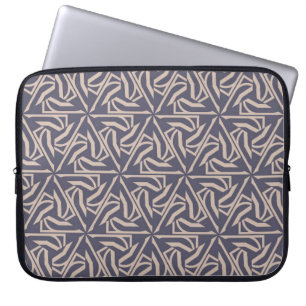 Hipster pattern with polygonal elements. Triangles Laptopschutzhülle