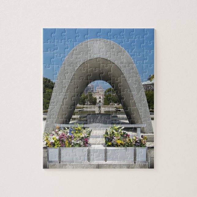 Hiroshima Memorial Cenotaph (Vertikal)