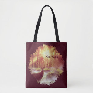 Hirsch im nebligen Wald beim goldenen Sonnenaufgan Tasche