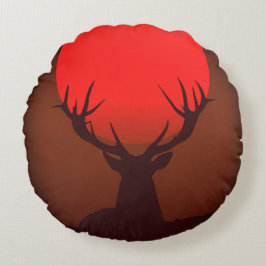 Hirsch-Silhouette mit feurigem roten Sonnenunterga Rundes Kissen