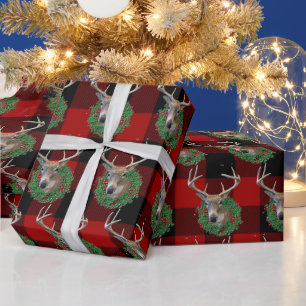 Hirsch und Weihnachtskranz auf Karo Geschenkpapier