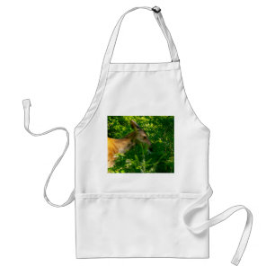 Hirsche im Wald. Schürze