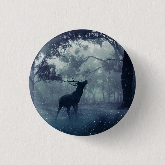 Hirsche mit Antlern in einem Schattenwald Button (Vorderseite)