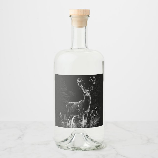 Hirsche mit Geweihen, die von Feld und Baum gerahm Alkoholflaschenetikett (Vorderseite)