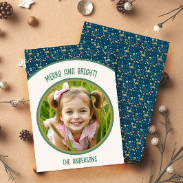 Hirsche mit Weihnachtsbäumen und Schneeflocken Feiertagskarte