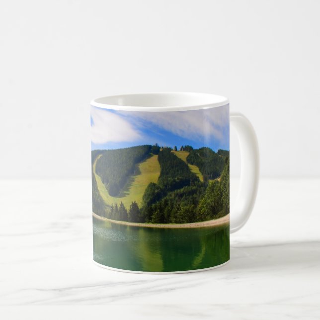 Hirschenkogel im Sommer - Wasser-Reflexionen Kaffeetasse (VorderseiteRechts)