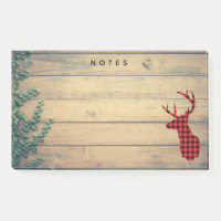 Hirschhaut mit Antlern auf Holzplanken mit Blätter