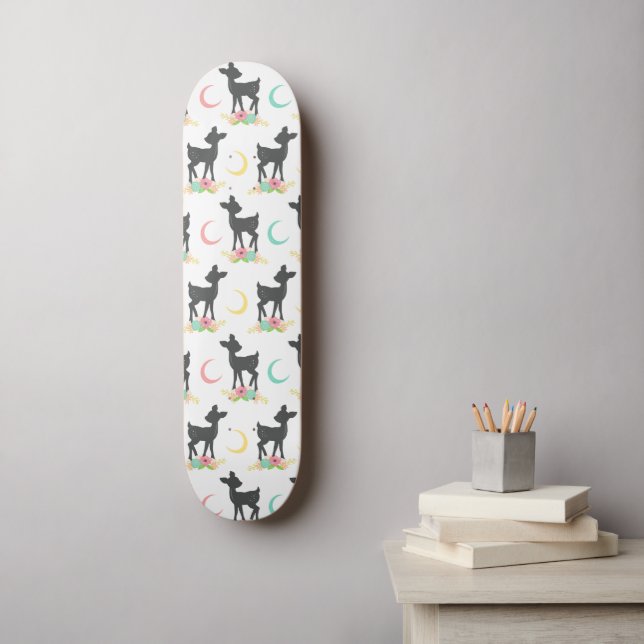 Hirschmuster, Baby Deer, Boho, Blume, Mond Skateboard (Wandkunst)