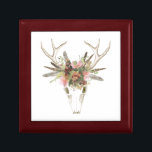 Hirschschädel und Blume Erinnerungskiste<br><div class="desc">Hirschschädel & Blume I von Naomi McCavitt. Ein Hirschschädel mit Blume und Federn auf dem Kopf.</div>