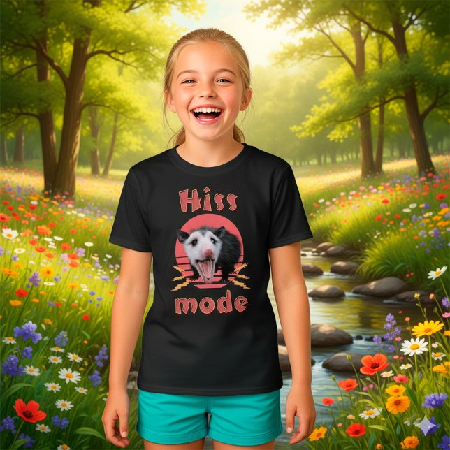 Hiss Mode Funny Opossum Hissing T-Shirt (Von Creator hochgeladen)