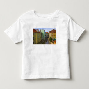 Historische Gebäude mit Kanal, Prag, Tschechien Kleinkind T-shirt