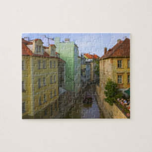 Historische Gebäude mit Kanal, Prag, Tschechische