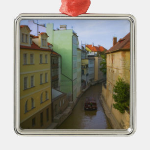Historische Gebäude mit Kanal, Prag, Tschechische  Silbernes Ornament