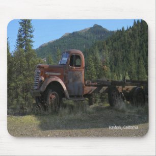 Historischer LKW in den Bergen... Mousepad