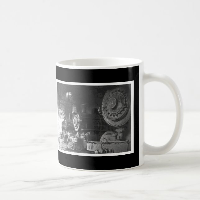 Historischer Lokschuppen für Dampflokomotiven Kaffeetasse (Rechts)