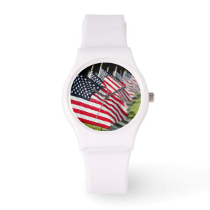 Historischer MilitärFriedhof mit US-Flaggen Armbanduhr