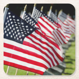 Historischer MilitärFriedhof mit US-Flaggen Rechteckiger Pappuntersetzer