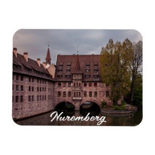 Historisches Gebäude bei Sonnenuntergang in Nürnbe Magnet
