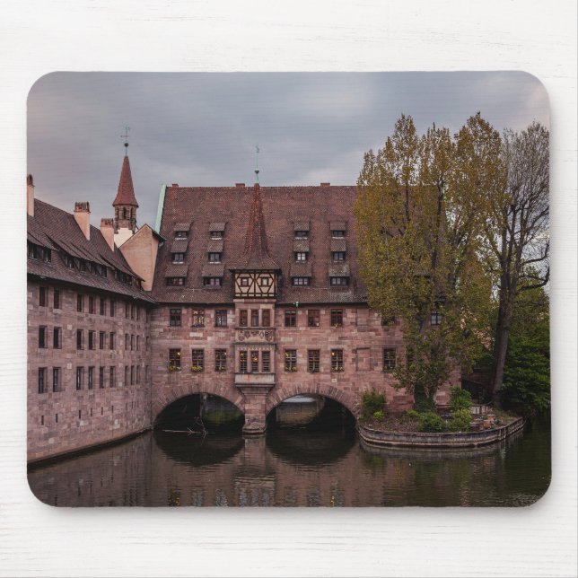 Historisches Gebäude bei Sonnenuntergang in Nürnbe Mousepad (Vorne)