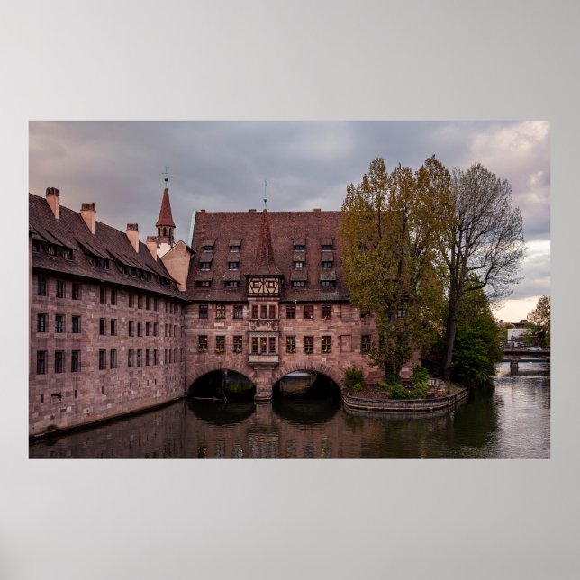 Historisches Gebäude bei Sonnenuntergang in Nürnbe Poster (Vorne)