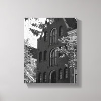 Historisches Gebäude in Schwarz/Weiß in Amsterdam