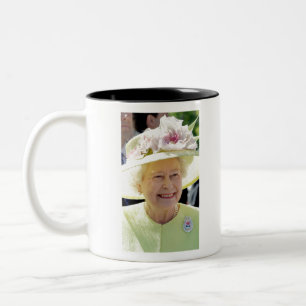 HM Queen Elizabeth II in Turquoise Hat Professiona Zweifarbige Tasse