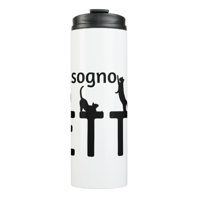 Ho Bisogno Di Un Letto (con gatti neri) Thermosbecher (Vorderseite)