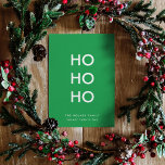 Ho Ho Ho | Christmas Cheer Bright Green Simple Feiertagskarte<br><div class="desc">Einfache,  stilvolle "Ho Ho Ho Ho" Ferienkarte in Grün mit einer modernen,  minimalistischen Typografie in Weiß,  die sich leicht mit Ihrem eigenen Gruß,  Familiennamen & Jahr für eine trendige Festsaison personalisiert!</div>