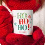 Ho Ho Weihnachten Monogram Green Red Zweifarbige Tasse<br><div class="desc">Diese Ho Ho Ho Weihnachten Tasse für das Einbringen in den Urlaub Geist. Passen Sie die Tasse mit Ihrem Namen für ein Geschenk oder Sie selbst an.</div>